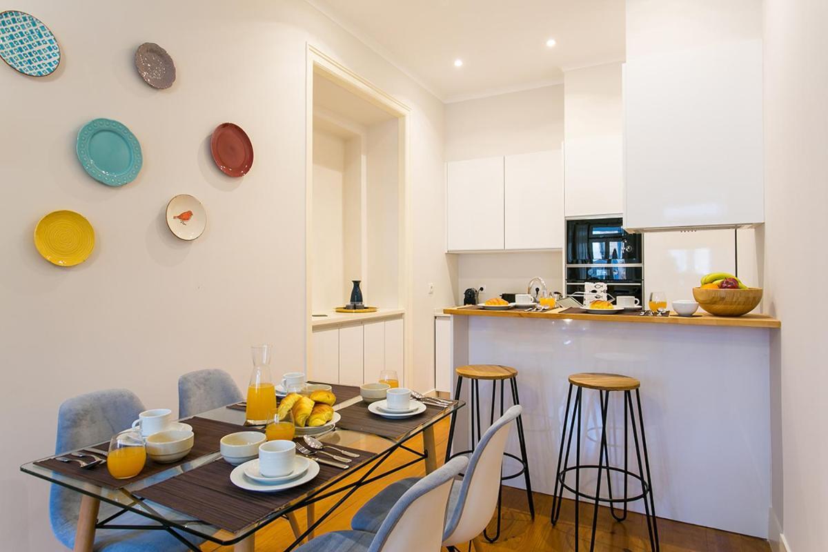Lovelystay - Cozy 3Bdr Apartment In Estrela Lisbon Exterior photo