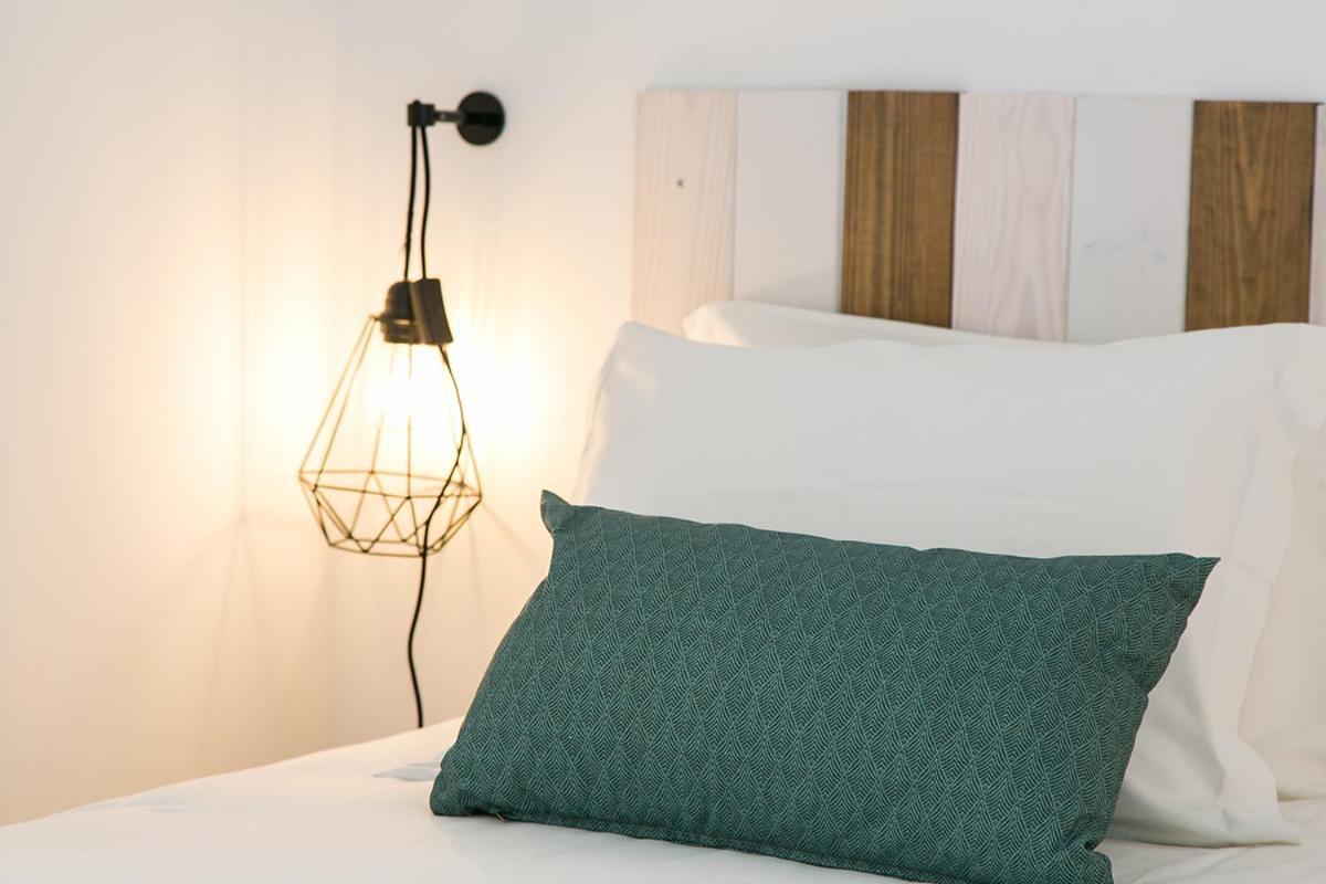 Lovelystay - Cozy 3Bdr Apartment In Estrela Lisbon Exterior photo