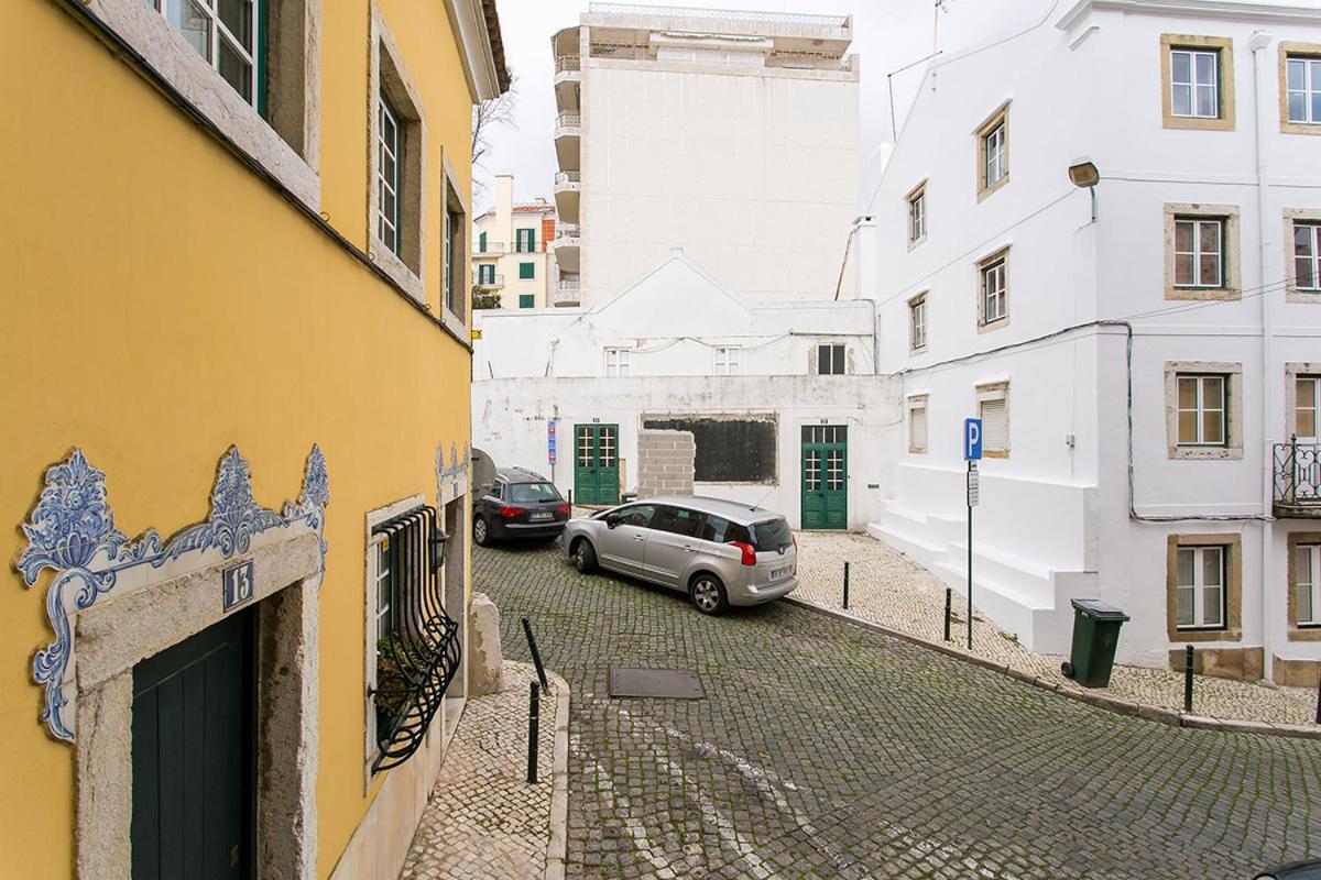 Lovelystay - Cozy 3Bdr Apartment In Estrela Lisbon Exterior photo
