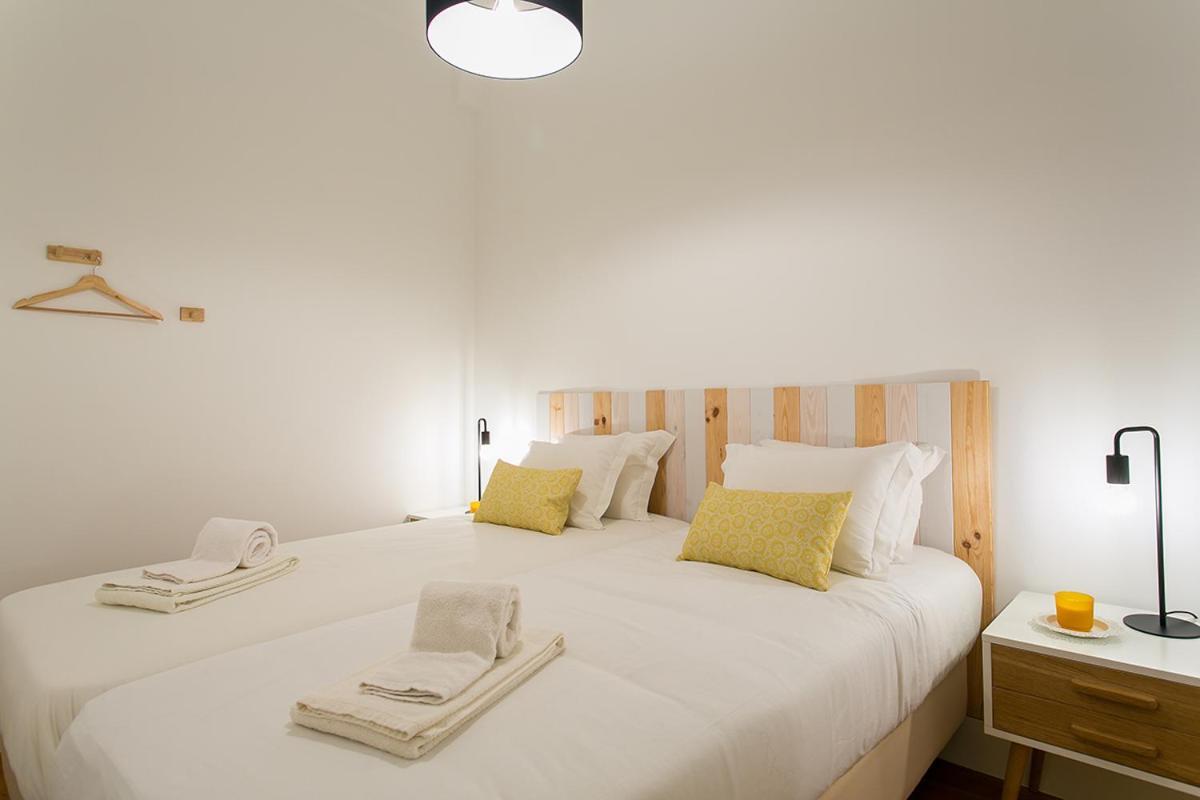 Lovelystay - Cozy 3Bdr Apartment In Estrela Lisbon Exterior photo